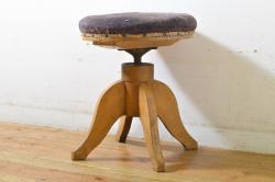和製アンティーク　曲線の脚が可愛らしい回転スツール(丸椅子、回転チェア、イス、椅子)(R-063232)