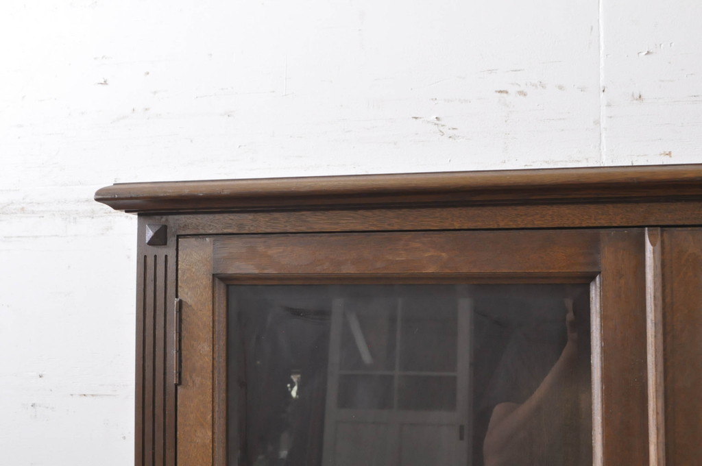 和製ビンテージ　神戸洋家具　オーク材　クラシカルで品のある佇まいが美しいキャビネット(カップボード、食器棚、戸棚、収納棚、飾り棚、ヴィンテージ)(R-068599)
