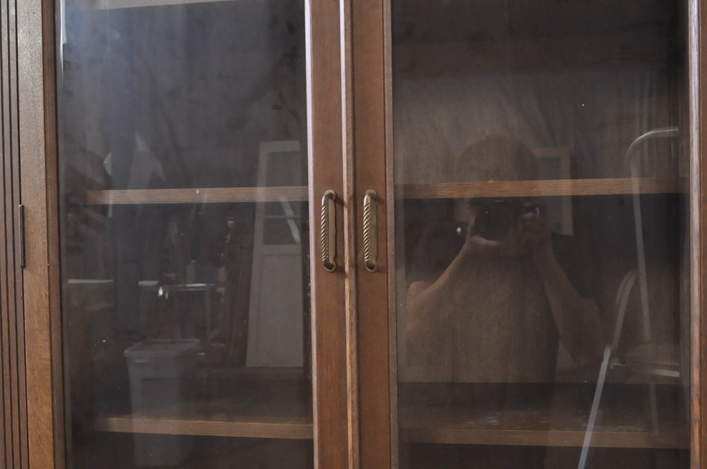 和製ビンテージ　神戸洋家具　オーク材　クラシカルで品のある佇まいが美しいキャビネット(カップボード、食器棚、戸棚、収納棚、飾り棚、ヴィンテージ)(R-068599)