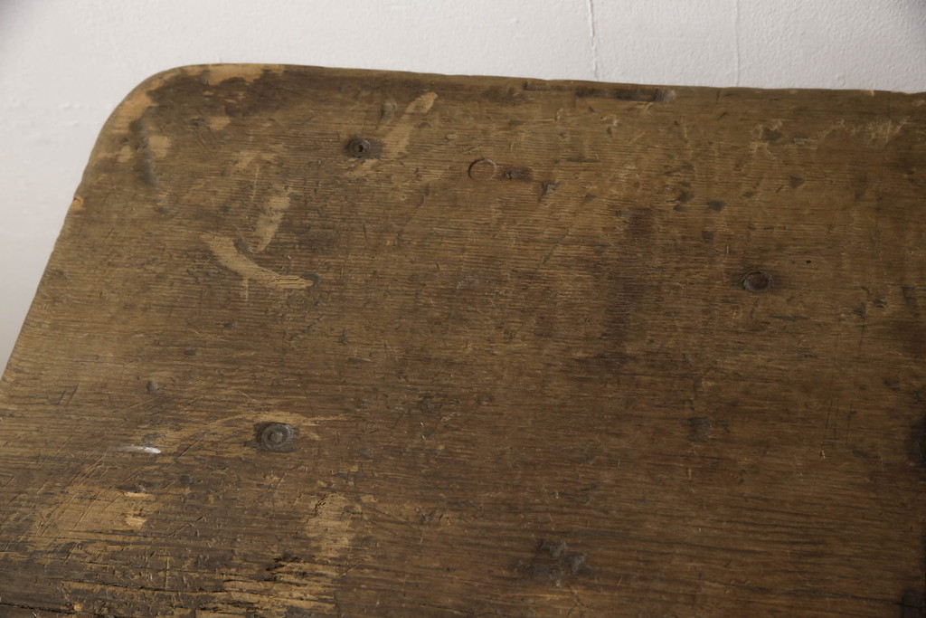 イギリスアンティーク　SINGER(シンガー)社　古材天板　使い込まれた天板が深い味わいを醸し出すミシンテーブル(シンガーミシン、作業台、ミシン台、鉄脚テーブル、英国)(R-063966)