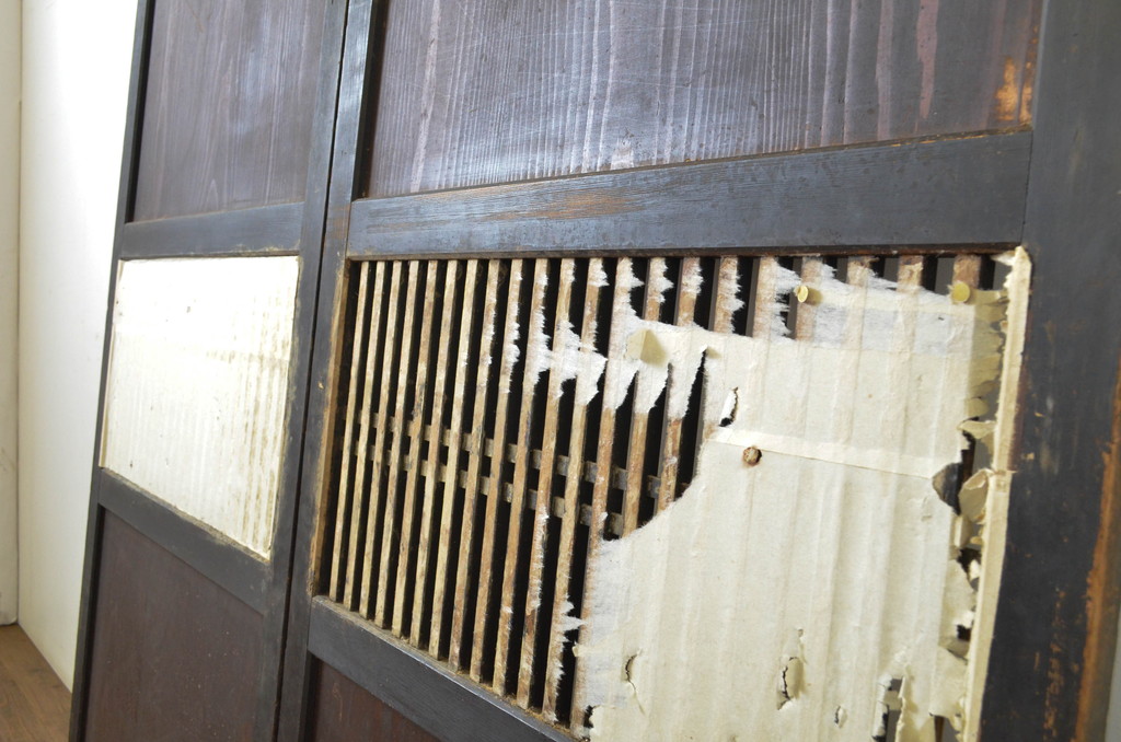 アンティーク建具　深みのある色合いが魅力的な格子帯戸2枚セット(格子戸、引き戸)(R-062970)