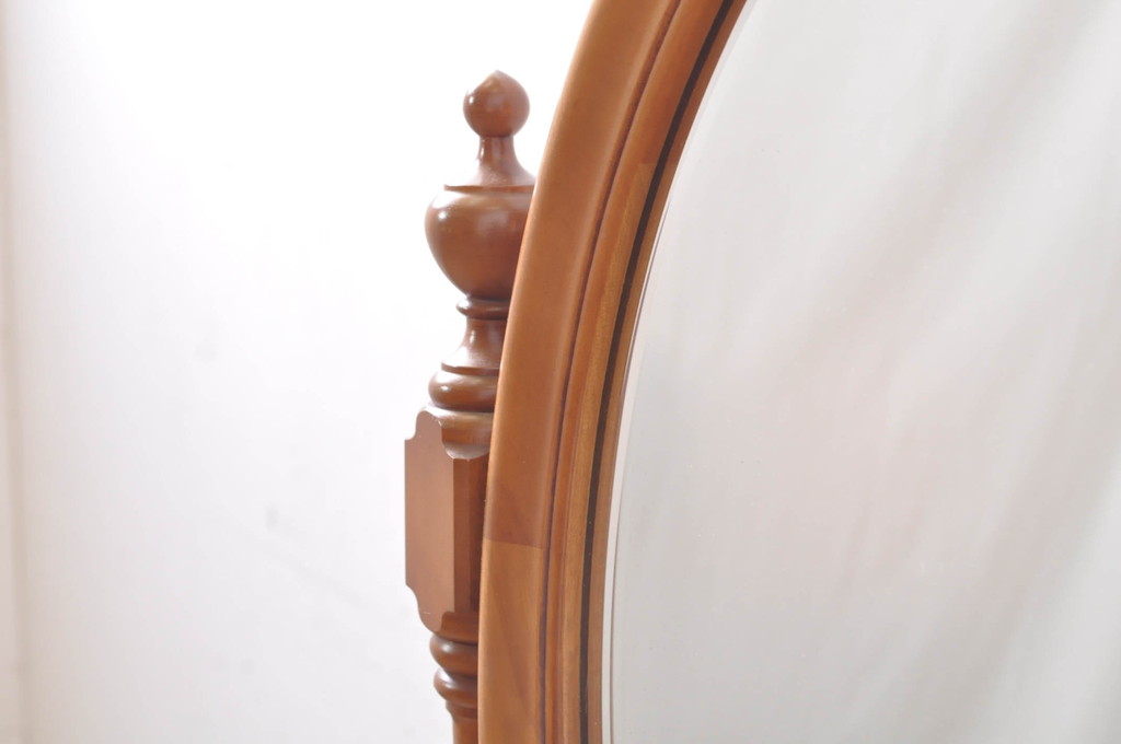 中古　横浜クラシック家具　ダニエル(Daniel)　ラウンド型の鏡が印象的なドレッシングチェスト(ドレッサー、鏡台、ミラー)(R-068623)