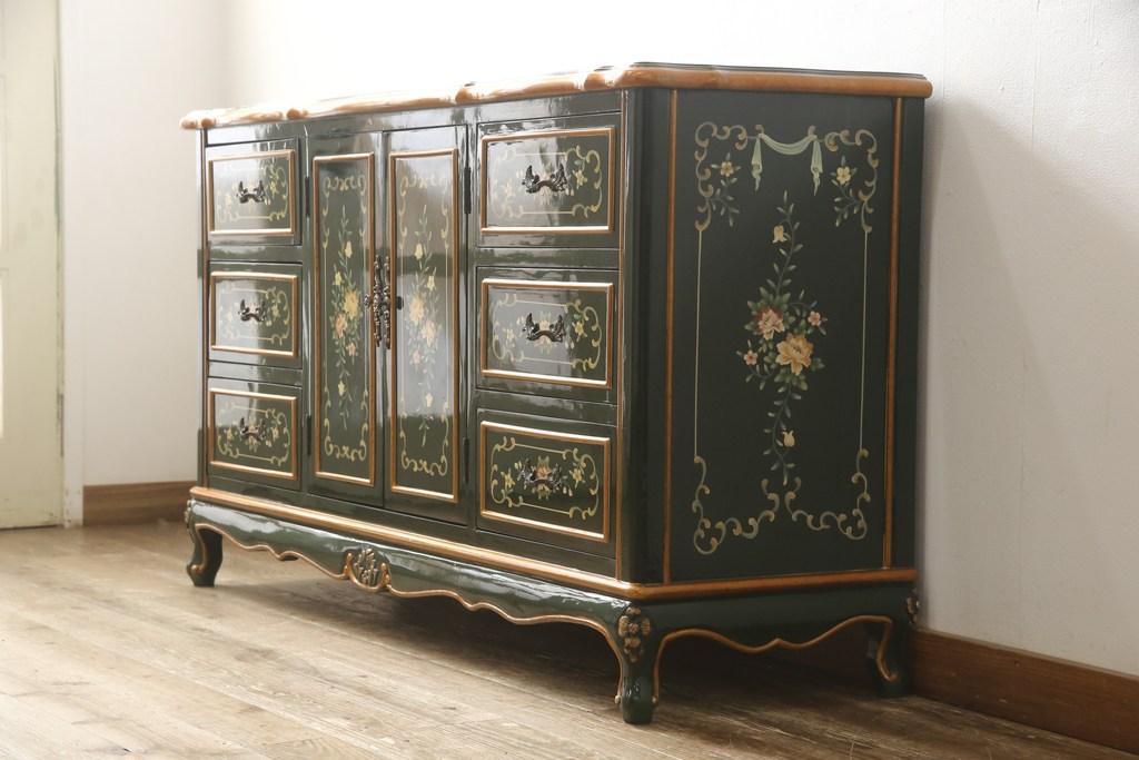 中古　美品　イタリア家具　 ハンドペイントと取っ手の意匠がかわいらしいサイドボード(サイドキャビネット、チェスト、引き出し、リビングボード)(R-056497)