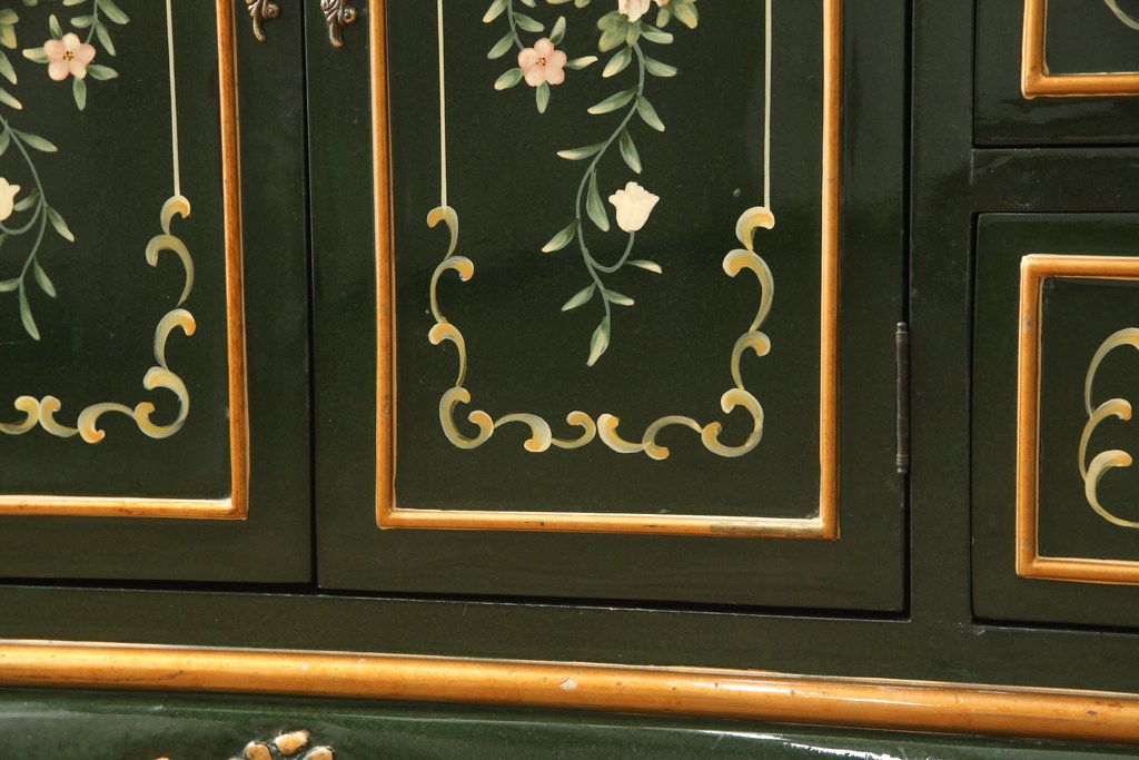 中古　美品　イタリア家具　ハンドペイントと取っ手の意匠がかわいらしいサイドボード(サイドキャビネット、チェスト、引き出し、リビングボード)(R-056497)