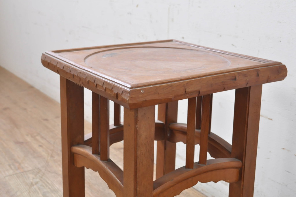 和製アンティーク　古い洋館で使われていた栓材製のサイドテーブル(花台、飾り台、エンドテーブル、ナイトテーブル)(R-068631)