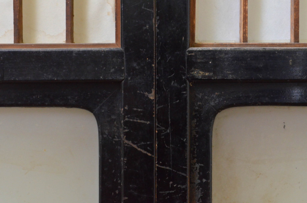 アンティーク建具　腰板欅(ケヤキ)材　上質な和を演出してくれる幅狭障子戸4枚セット(引き戸、ガラス帯戸、格子戸)(R-068858)