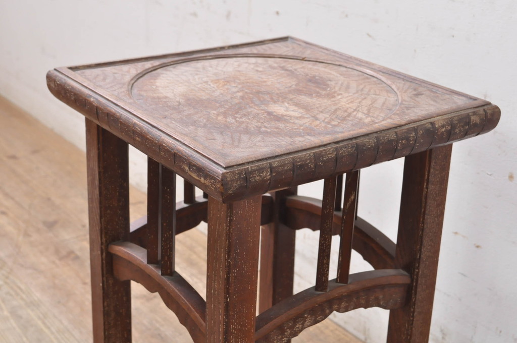 和製アンティーク　古い洋館で使われていた欅(ケヤキ)材製のサイドテーブル(花台、飾り台、エンドテーブル、ナイトテーブル)(R-068632)