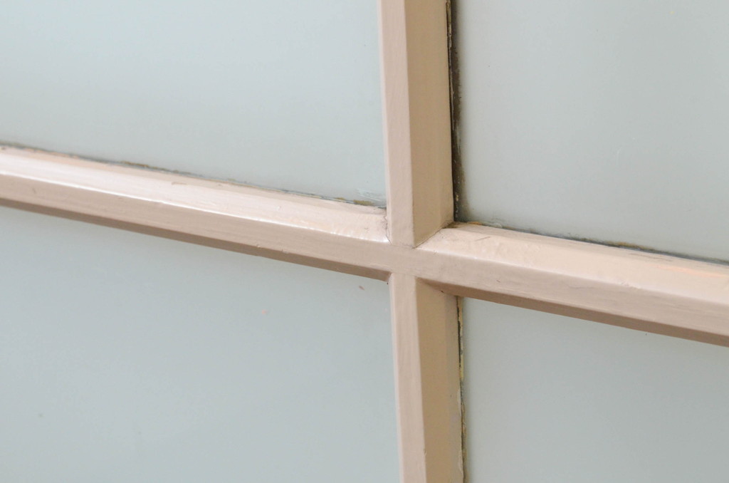 アンティーク建具　ペイント仕上げ限定　レトロな雰囲気づくりにおすすめのガラス戸2枚セット(引き戸)(R-068861)