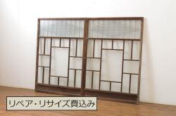 和製アンティーク　ヒノキ材・ケヤキ材　金網付き　太めの格子が上品さを醸し出すくぐり戸(蔵戸、建具、引き戸)(R-050783)