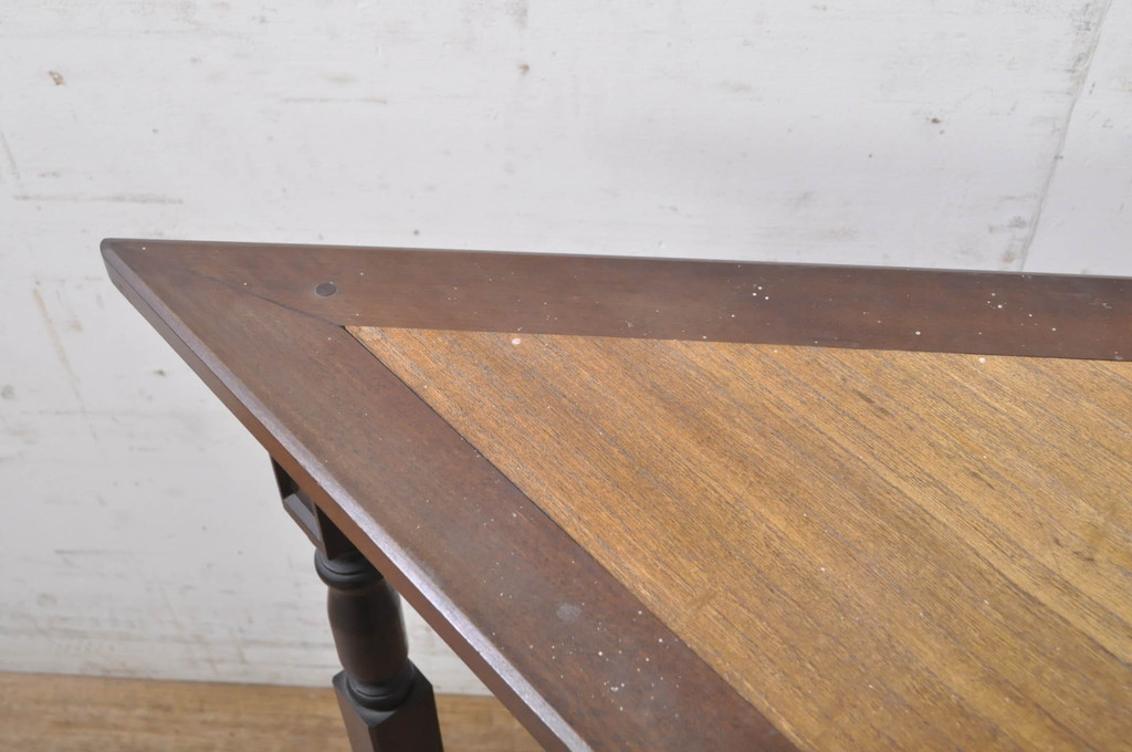 和製アンティーク　古い洋館で使われていた大正ロマンの雰囲気漂うカバ材のコーナーテーブル(サイドテーブル、花台、飾り台、コーナーラック)(R-068636)