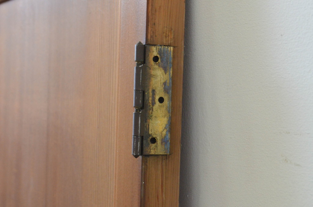 アンティーク建具　上手物!!　杉材　柾目の美しい横桟付き板戸扉1枚(ドア、木製扉)(R-068872)