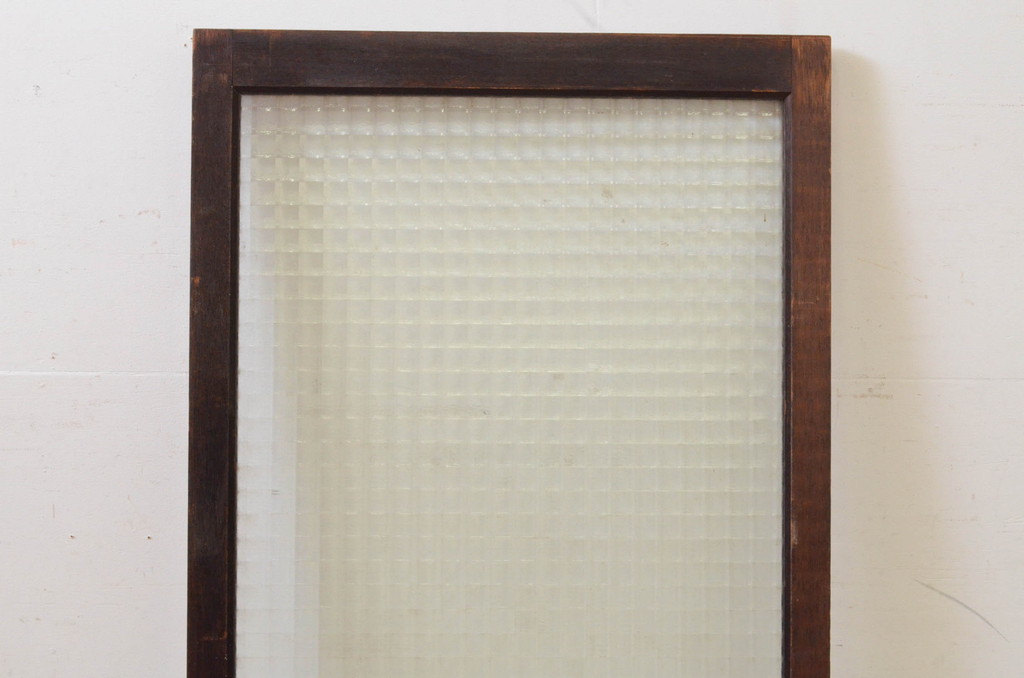 アンティーク建具　レトロな雰囲気が魅力のチェッカーガラス窓1枚(ガラス戸、引き戸)(R-068876)