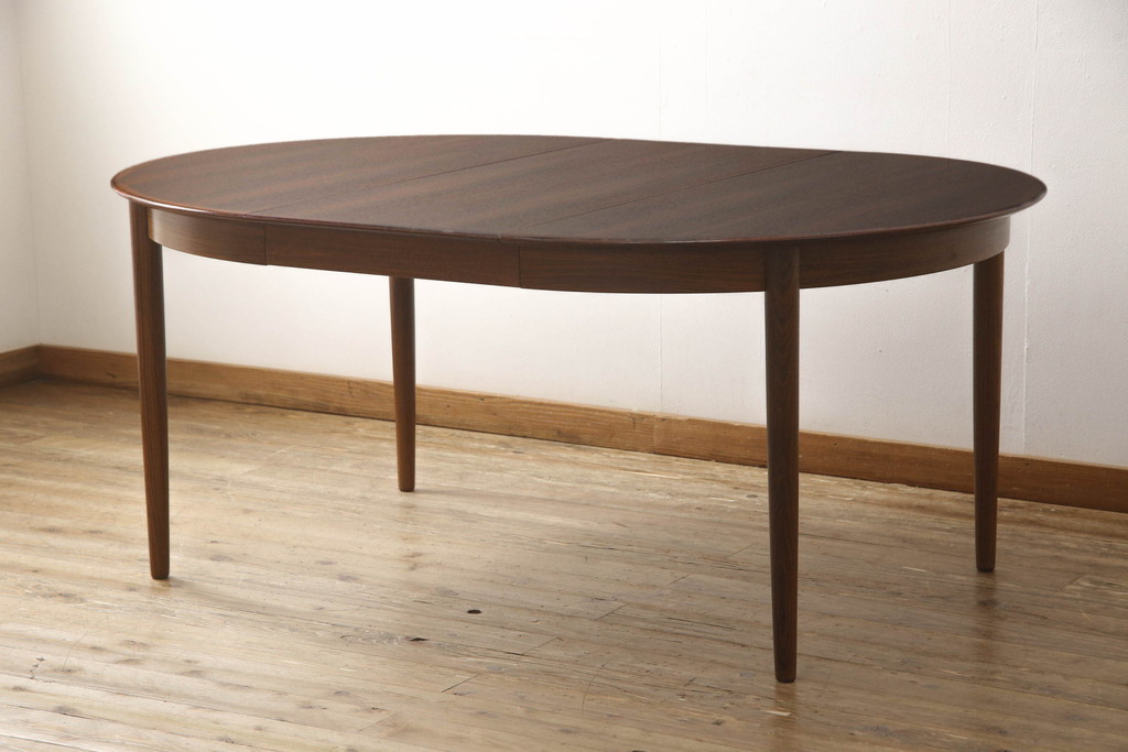 デンマークビンテージ　北欧ヴィンテージ　Dyrlund(デューロン)　ローズウッド　シンプルなデザインで取り入れやすいエクステンションテーブル(デュランド、ダイニングテーブル、二人掛け、四人掛け、ラウンドテーブル)(R-059756)
