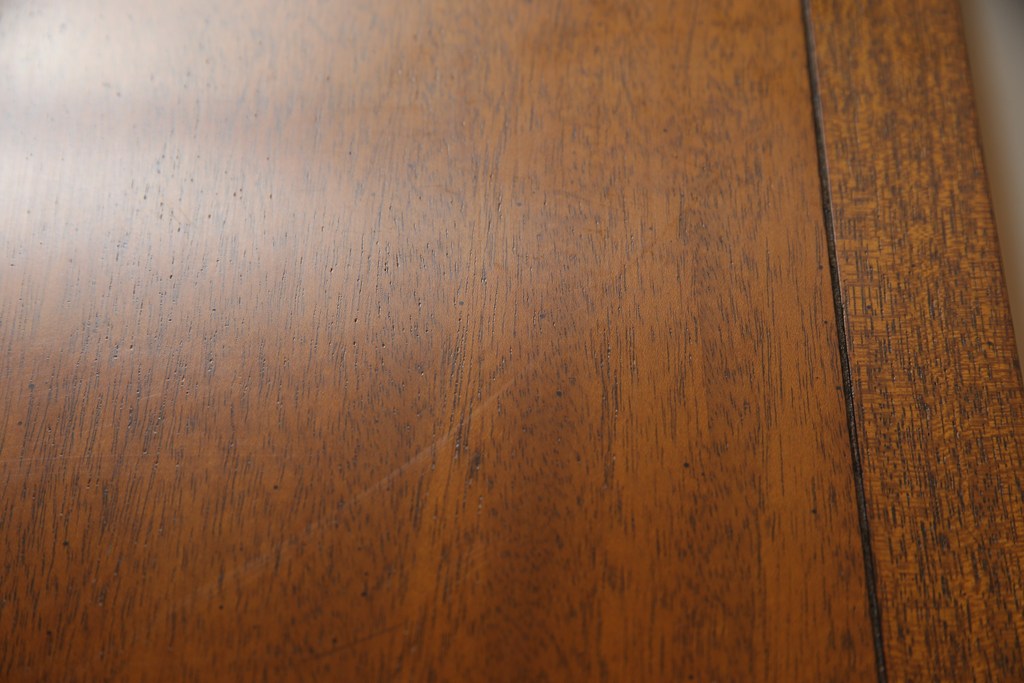 中古　美品　マホガニー材　DREXEL HERITAGE(ドレクセルヘリテイジ)　Triune(トライユン)　上品な佇まいが魅力のナイトテーブル(サイドテーブル、収納棚、キャビネット)(R-057686)