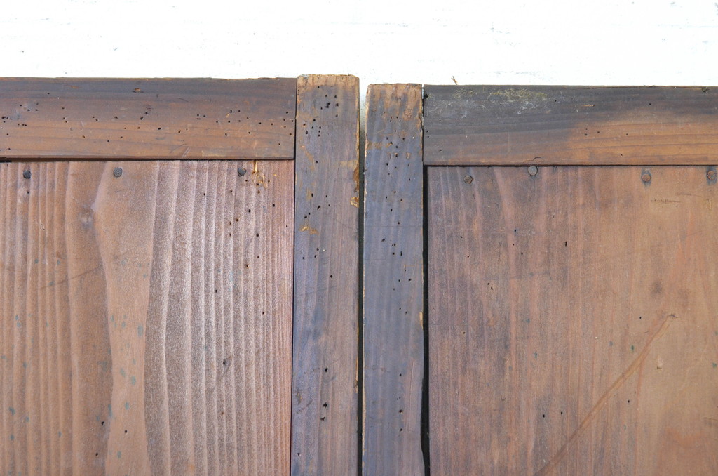 アンティーク建具　木の温かな色合いが魅力の板戸2枚セット(雨戸、帯戸、引き戸)(R-063574)