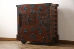 中古　民芸家具　屋久杉　上質な和の空間を演出するサイドボード(茶棚、収納棚、戸棚、飾り棚)(R-062944)