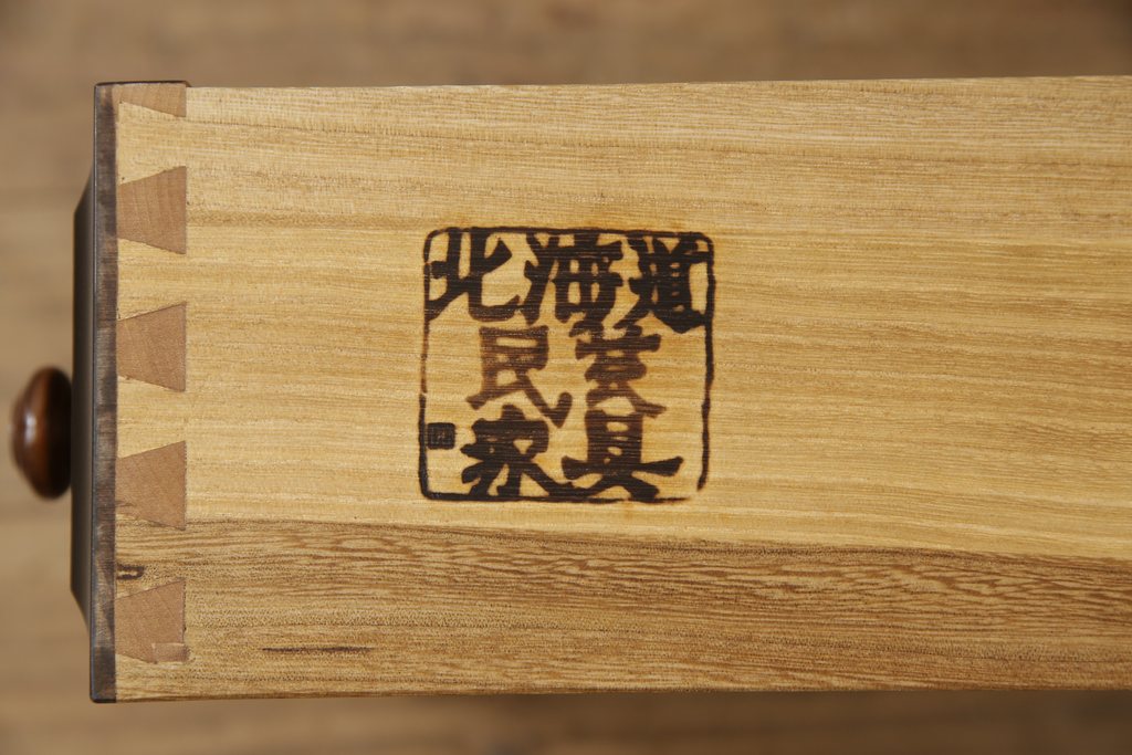 テレビ台をリペア&カスタム!元々ある4つの配線穴を繋いで、長方形の1つの配線へ加工。(ローボード、リビングボード、サイドボード)
