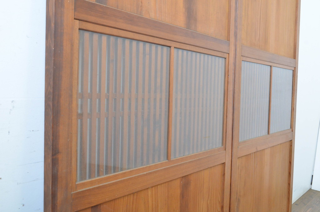 アンティーク建具　裏ガラス付き　落ち着いた和の空間を演出する格子帯戸2枚セット(ガラス戸、引き戸、ガラス帯戸)(R-063722)