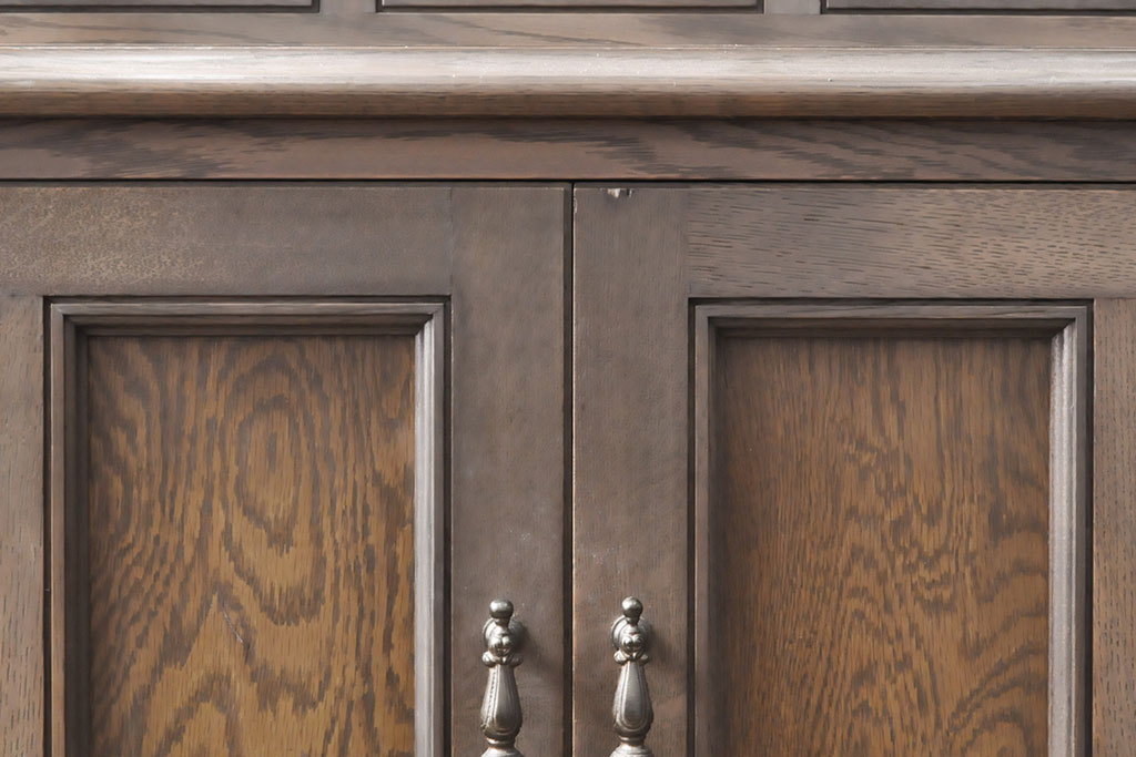 和製ビンテージ　神戸洋家具　ナラ材　品のある佇まいが美しい食器棚(キャビネット、収納棚、戸棚、ヴィンテージ)(R-053773)
