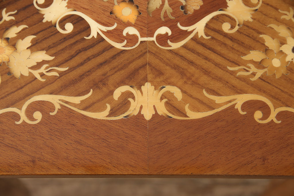 イタリアビンテージ　輸入家具　 象嵌細工が美しい!華やかな雰囲気を醸し出す上蓋付きサイドテーブル(コンソールテーブル、飾り台、インレイ、ヴィンテージ)(R-052184)