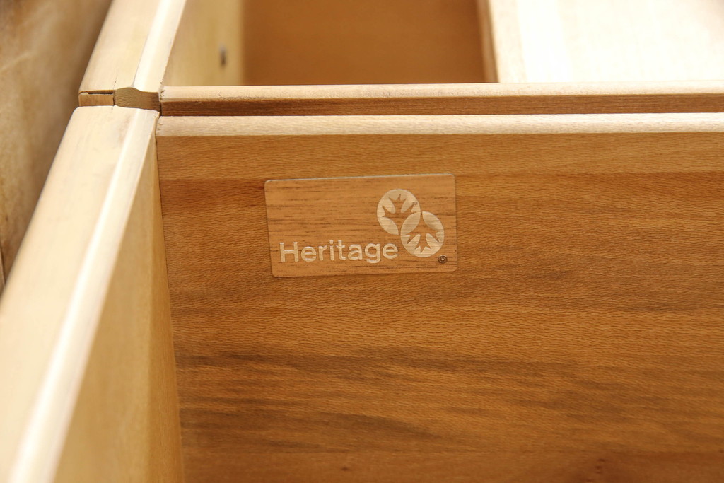 ヴィンテージ家具　DREXEL HERITAGE(ドレクセルヘリテイジ)　CORINTHIAN(コリンシャン)　ナチュラルな風合いが魅力のサイドボード(サイドチェスト、サイドキャビネット、ビンテージ)(R-053420)