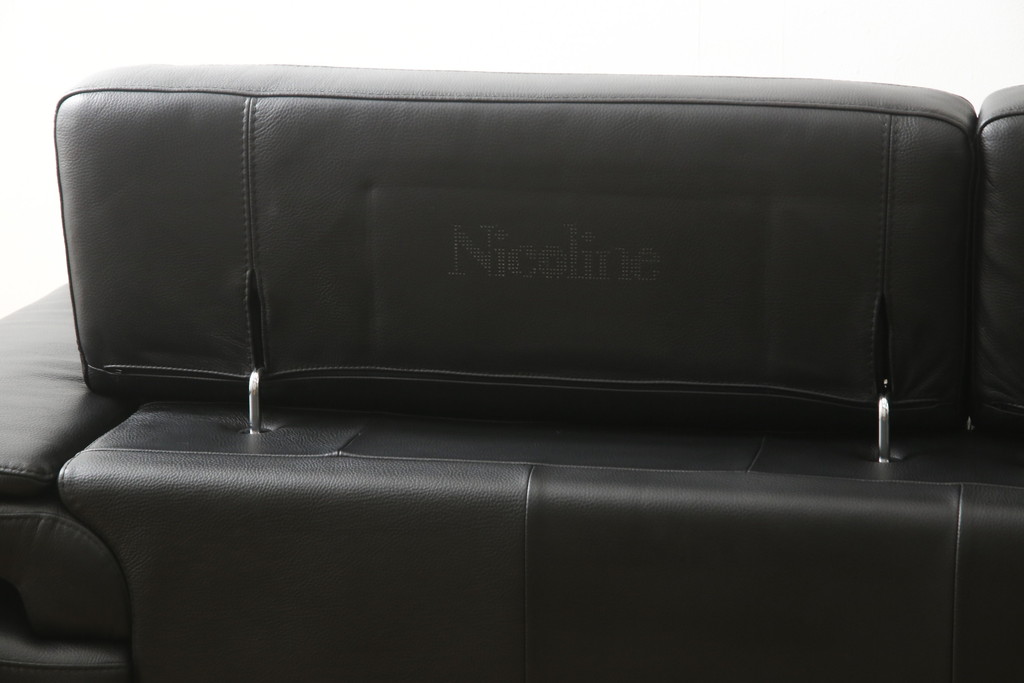 中古　イタリア製　Nicoline(ニコライン)　2018年モデル　上質な空間づくりにぴったりな高級感漂う本革ソファ(定価約58万円)(2.5人掛けソファ)(R-052645)
