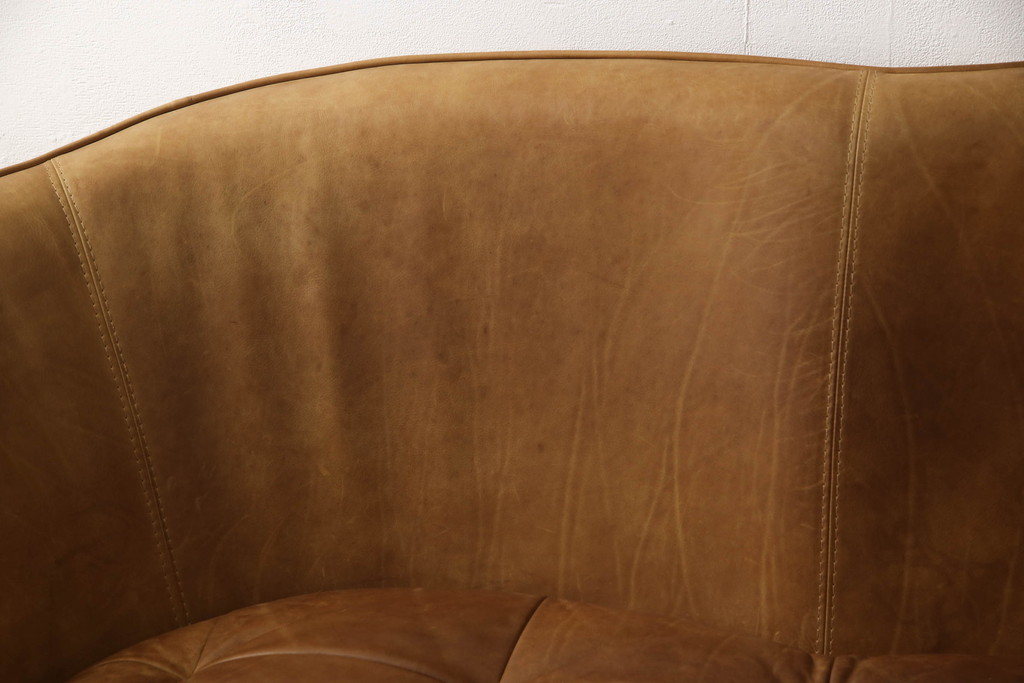 中古　CRASH GATE(クラッシュゲート)　tabu(タブー)　OPIUM SOFA(オピアムソファ)　可愛らしさとかっこよさのバランスが絶妙!おしゃれな2人掛けレザーソファ(本革ソファ、二人掛けソファ、2P、アームソファ)(R-061342)