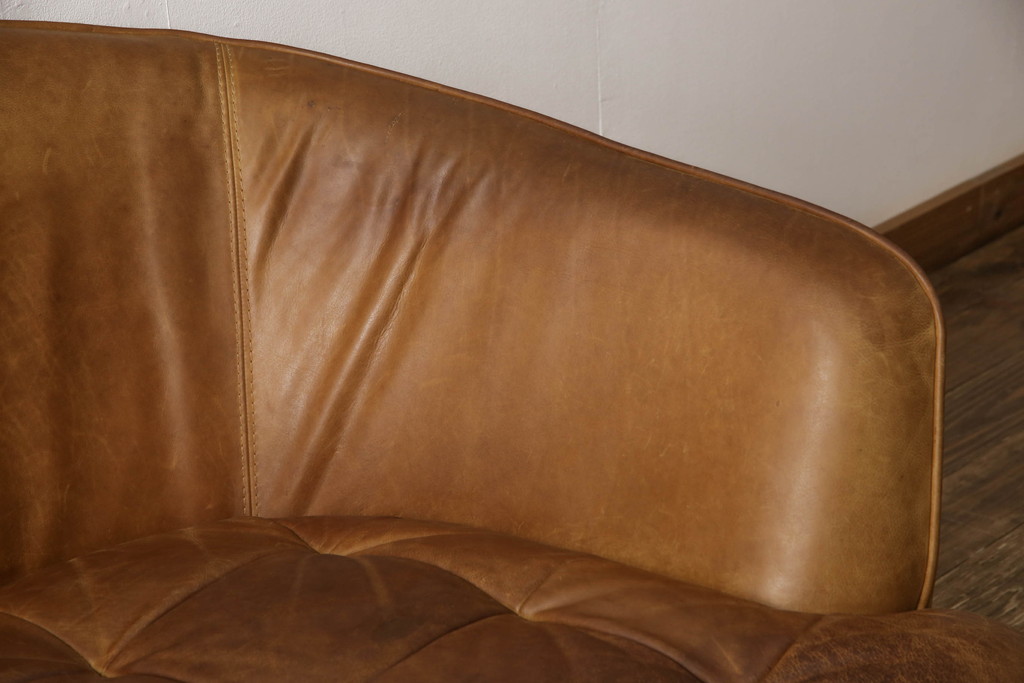 中古　CRASH GATE(クラッシュゲート)　tabu(タブー)　OPIUM SOFA(オピアムソファ)　可愛らしさとかっこよさのバランスが絶妙!おしゃれな2人掛けレザーソファ(本革ソファ、二人掛けソファ、2P、アームソファ)(R-061342)