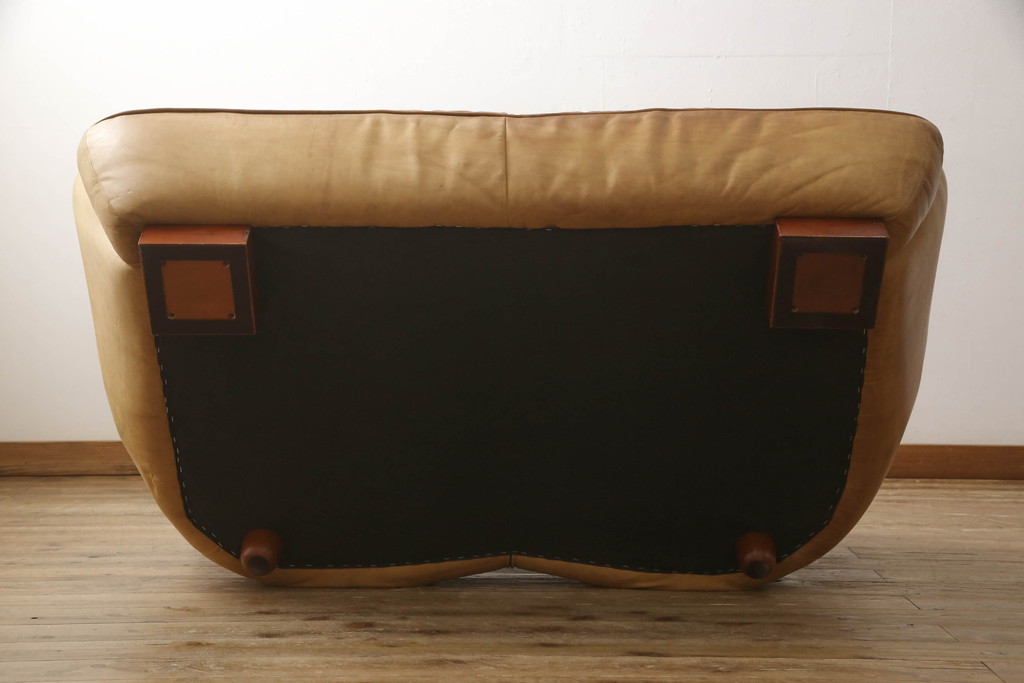 中古　CRASH GATE(クラッシュゲート)　tabu(タブー)　OPIUM SOFA(オピアムソファ)　可愛らしさとかっこよさのバランスが絶妙!おしゃれな2人掛けレザーソファ(本革ソファ、二人掛けソファ、2P、アームソファ)(R-061342)