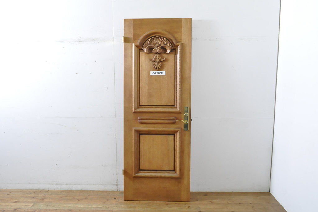 中古　ブランド家具　総ナラ(楢)材　立派な彫刻の高級ドア1枚(オークドア、扉、木製ドア、玄関ドア、建具)(R-063774)