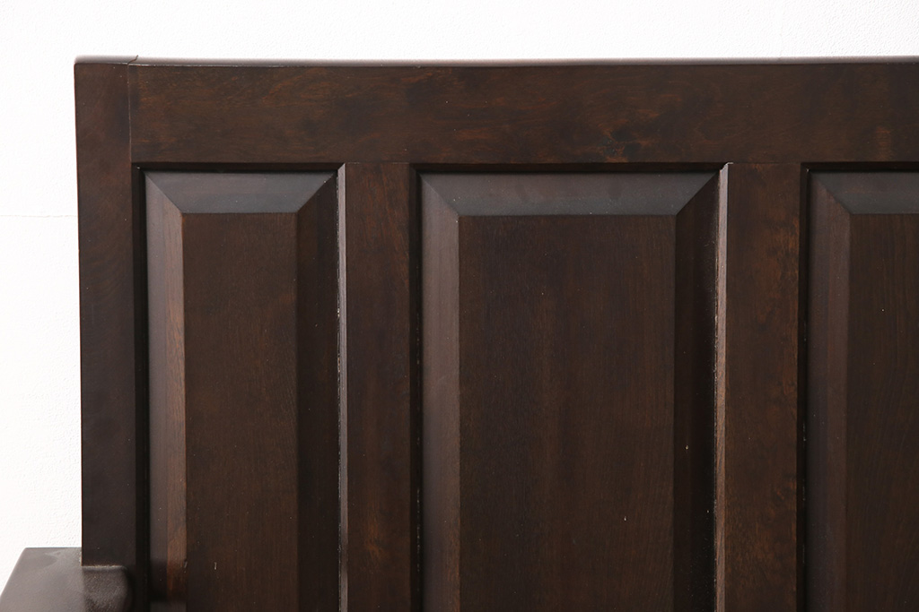 中古　美品　国産民芸家具　カバ材(樺材)　デザインと機能性にこだわった2人掛けベンチ(ソファ、アーム付きベンチ、長椅子、板座)(R-053605)