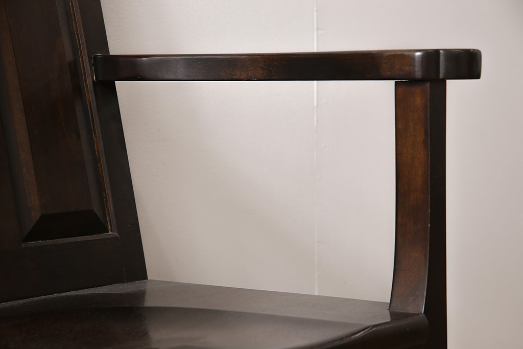 中古　美品　国産民芸家具　カバ材(樺材)　デザインと機能性にこだわった2人掛けベンチ(ソファ、アーム付きベンチ、長椅子、板座)(R-053605)