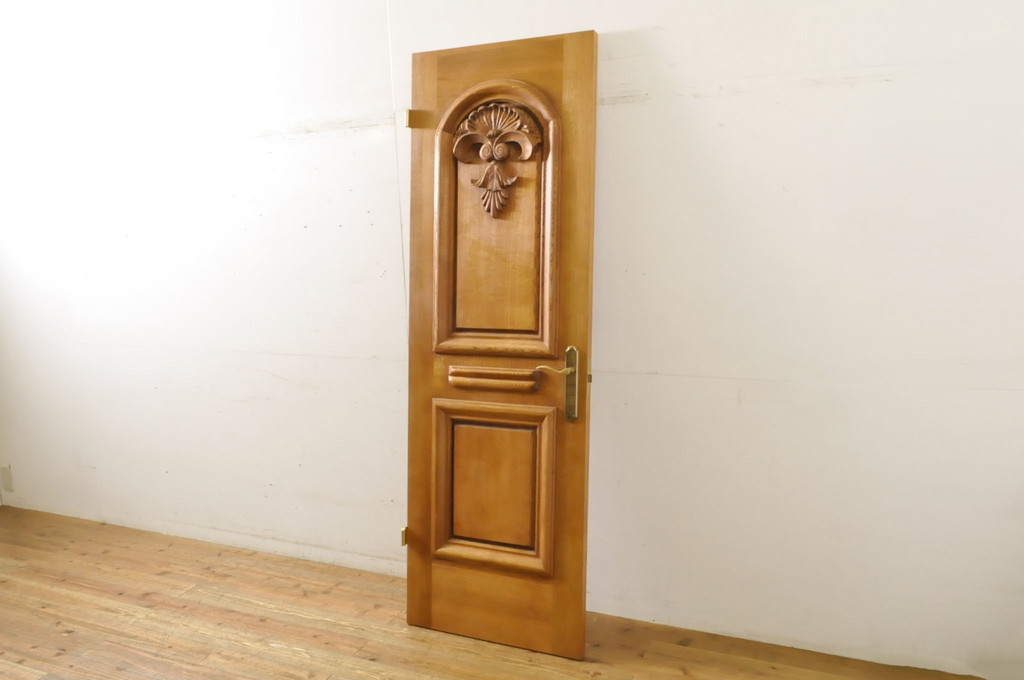 中古　ブランド家具　総ナラ(楢)材　立派な彫刻の高級ドア1枚(オークドア、扉、木製ドア、玄関ドア、建具)(R-063777)