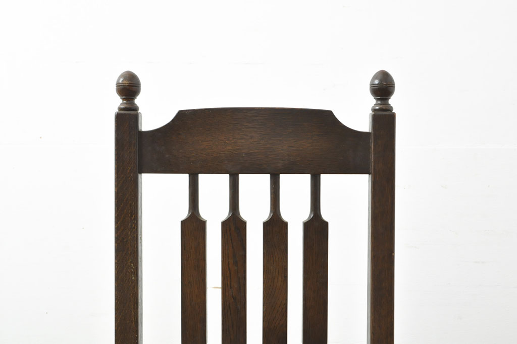 アメリカビンテージ　オーク材　背板と脚の凝ったデザインが魅力的なヴィンテージチェア(椅子、板座チェア、ダイニングチェア)(R-053038)
