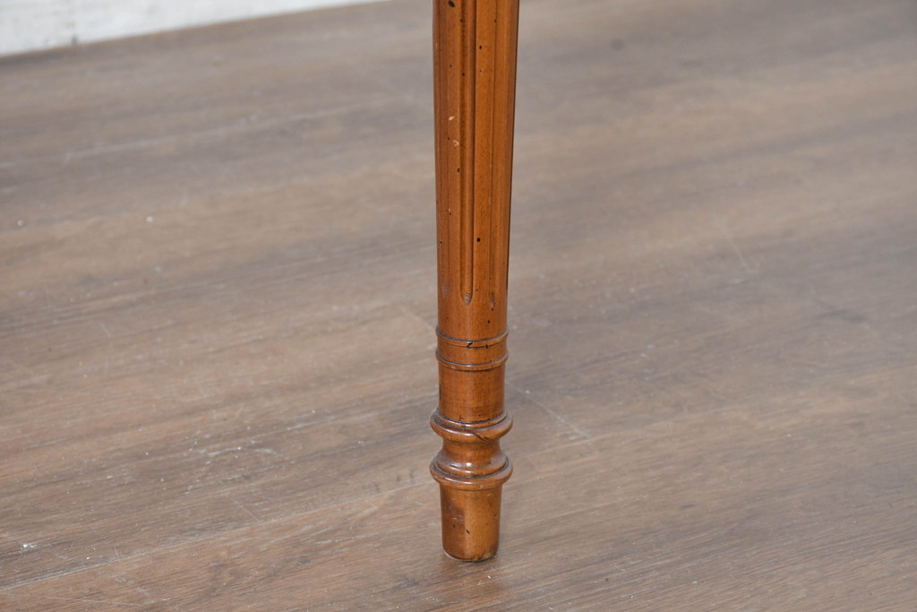 中古　美品　DREXEL HERITAGE(ドレクセルヘリテイジ)　Et Cetera(エトセトラ)コレクション　優美なシルエットが目を引く小振りサイズのラウンドテーブル(ダイニングテーブル、丸テーブル、コーヒーテーブル、カフェテーブル)(R-084559)