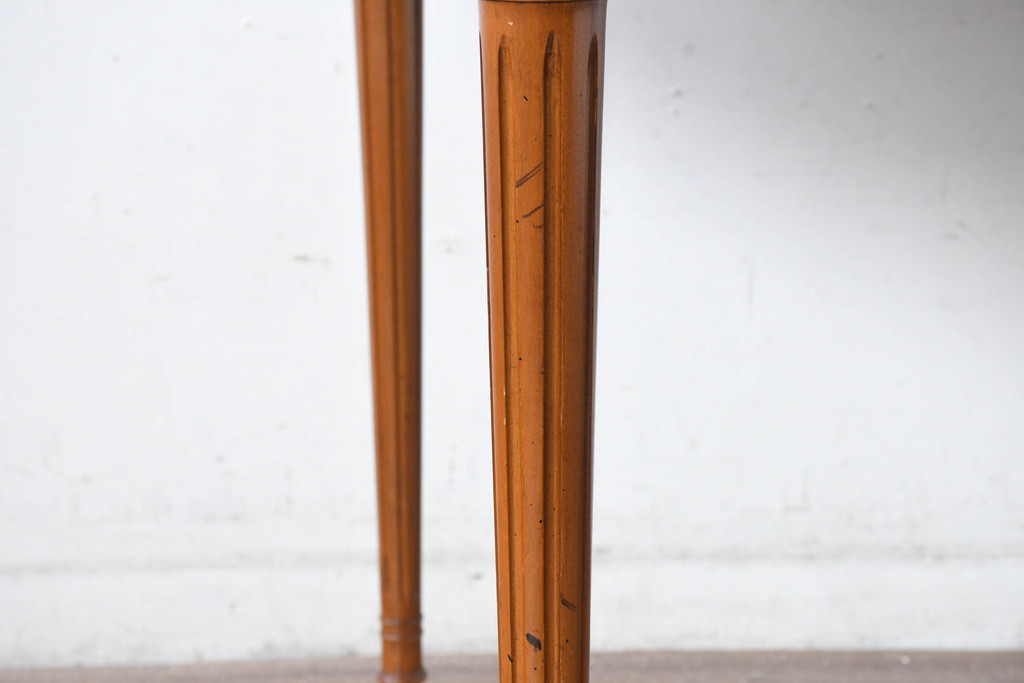 中古　美品　DREXEL HERITAGE(ドレクセルヘリテイジ)　Et Cetera(エトセトラ)コレクション　優美なシルエットが目を引く小振りサイズのラウンドテーブル(ダイニングテーブル、丸テーブル、コーヒーテーブル、カフェテーブル)(R-084559)
