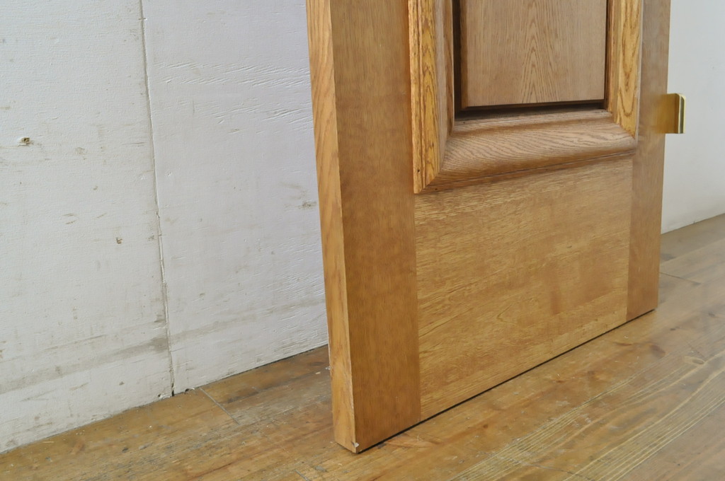 中古　ブランド家具　総ナラ(楢)材　立派な彫刻の高級ドア1枚(オークドア、扉、木製ドア、玄関ドア、建具)(R-063785)