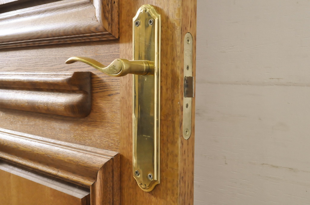 中古　ブランド家具　総ナラ(楢)材　立派な彫刻の高級ドア1枚(オークドア、扉、木製ドア、玄関ドア、建具)(R-063786)