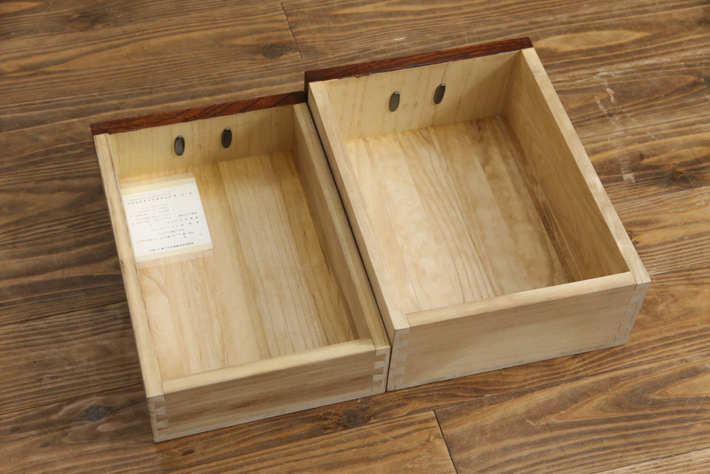 中古　美品　岩谷堂箪笥　品のある佇まいで和の雰囲気を引き立てる茶箪笥(収納棚、戸棚、飾り棚、食器棚、茶棚、キャビネット)(R-077664)