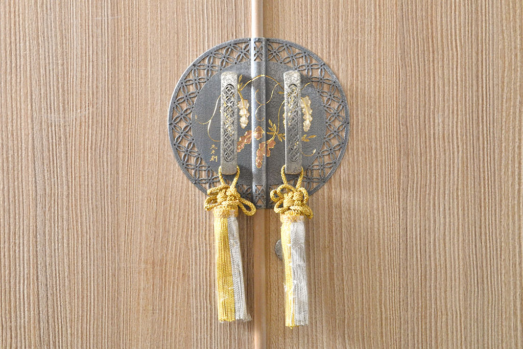 中古　最高級　国産　衣装盆付き　かくし付き　職人手造りの総桐箪笥(四方丸、大丸)(桐たんす、着物箪笥)(R-053286)