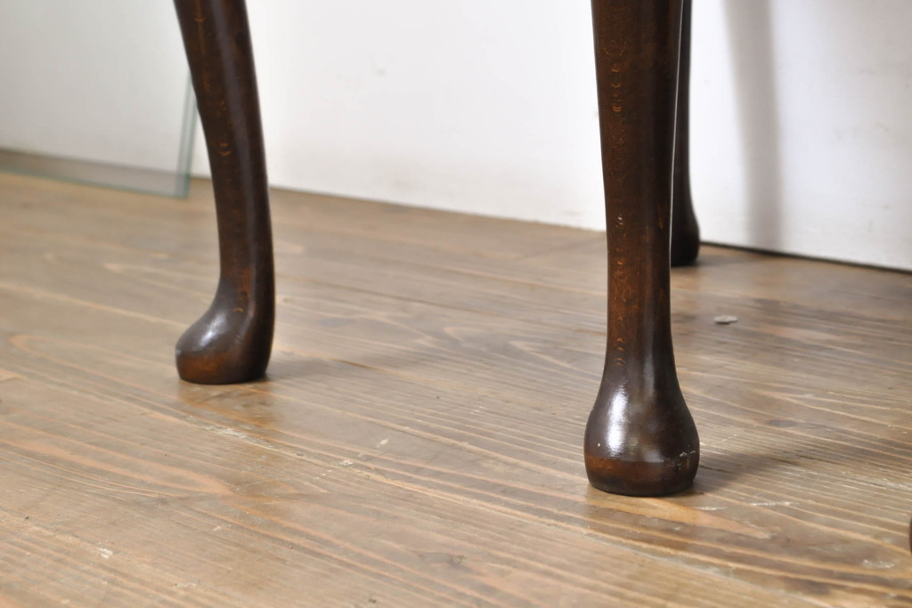 イギリスビンテージ　ウォールナット材　クラシカルな猫脚のデザインが魅力!!ガラストップのネストテーブル(ローテーブル、リビングテーブル、センターテーブル、サイドテーブル、カフェテーブル、ヴィンテージ)(R-063244)