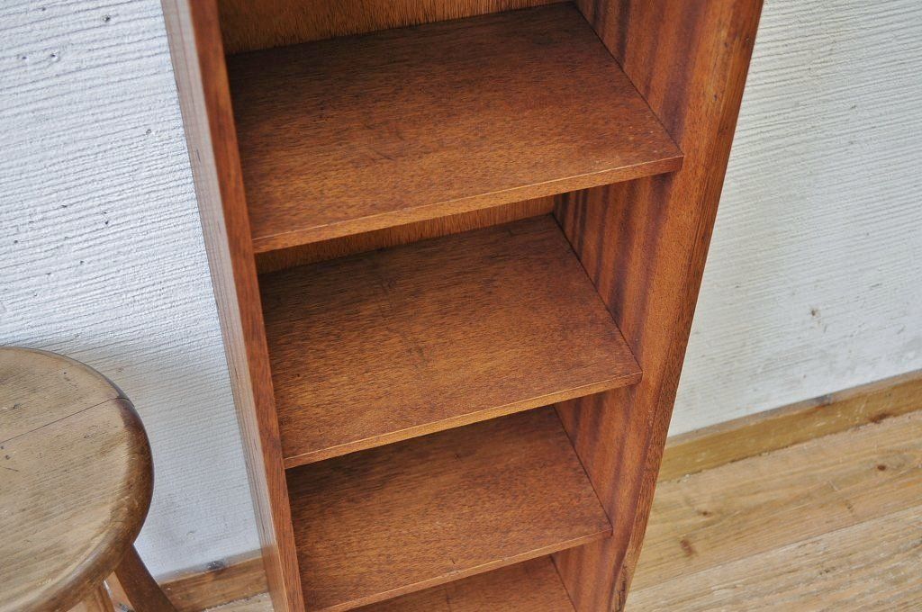 アンティーク家具　古い木の小さな縦型飾り棚