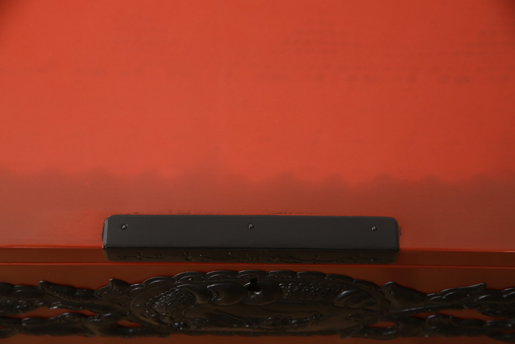 和製ビンテージ　美品　漆塗り　朱塗り　中桐　黒い金具とのコントラストが鮮明な仙台箪笥(定価約100万円)(引き出し、収納箪笥、和箪笥、整理タンス、チェスト、ヴィンテージ)(R-059023)