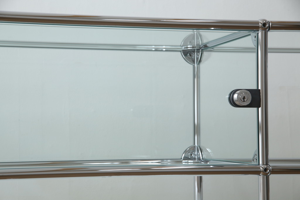 中古　USMハラー(USM Haller)　鍵付きショーケースが魅力の鉄製キャビネット(収納棚、ラック、飾り棚、陳列棚、ガラスケース、店舗什器)(R-074303)