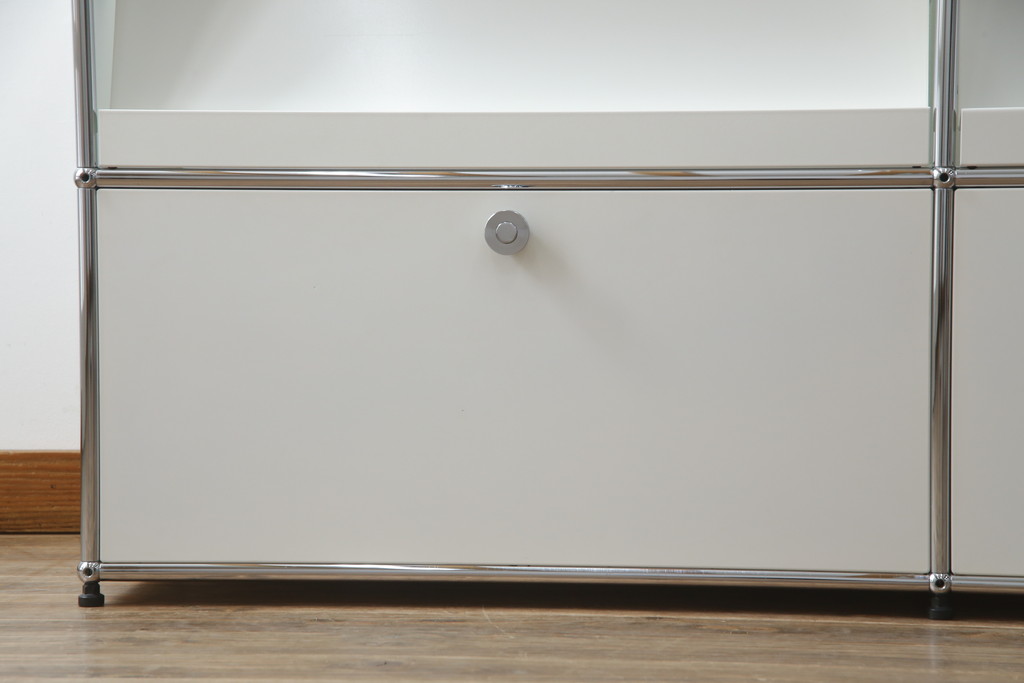 中古　USMハラー(USM Haller)　鍵付きショーケースが魅力の鉄製キャビネット(収納棚、ラック、飾り棚、陳列棚、ガラスケース、店舗什器)(R-074303)