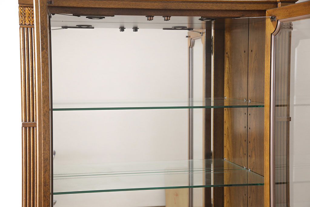 中古　美品　DREXEL HERITAGE(ドレクセルヘリテイジ)　品のある佇まいが魅力的なキュリオケース(チャイナキャビネット、飾り棚、ガラスケース)(R-053959)