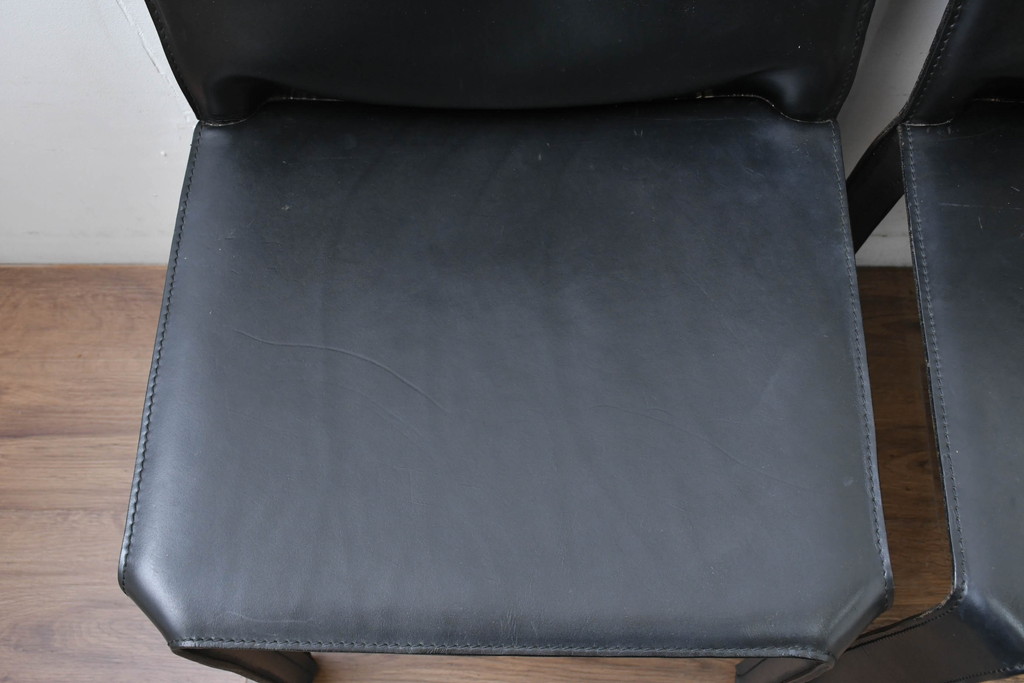 中古　美品　Cassina(カッシーナ)　412　CAB(キャブ)　MARIO BELLINI(マリオベリーニ)　シックでラグジュアリーな雰囲気を高めるアームレスチェア4脚セット(キャブチェア、ダイニングチェア、椅子、イス、バラ売り可能)(定価約120万円)(R-084667)