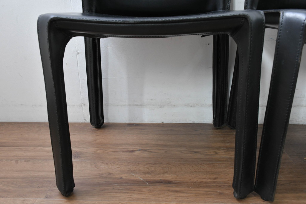 中古　美品　Cassina(カッシーナ)　412　CAB(キャブ)　MARIO BELLINI(マリオベリーニ)　シックでラグジュアリーな雰囲気を高めるアームレスチェア4脚セット(キャブチェア、ダイニングチェア、椅子、イス、バラ売り可能)(定価約120万円)(R-084667)
