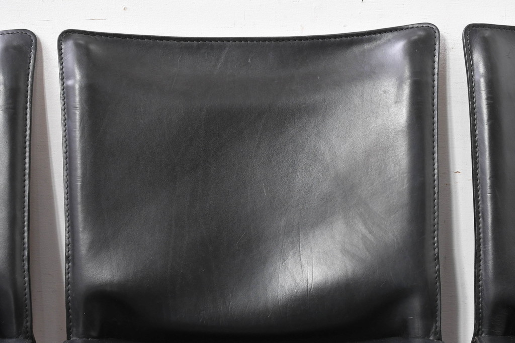 中古　美品　Cassina(カッシーナ)　412　CAB(キャブ)　MARIO BELLINI(マリオベリーニ)　シックでラグジュアリーな雰囲気を高めるアームレスチェア4脚セット(キャブチェア、ダイニングチェア、椅子、イス、バラ売り可能)(定価約120万円)(R-084667)