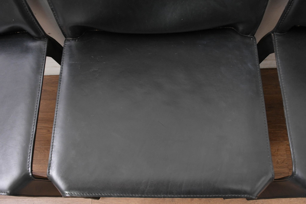 中古　美品　Cassina(カッシーナ)　412　CAB(キャブ)　MARIO BELLINI(マリオベリーニ)　シックでラグジュアリーな雰囲気を高めるアームレスチェア4脚セット(キャブチェア、ダイニングチェア、椅子、イス、バラ売り可能)(定価約120万円)(R-084667)